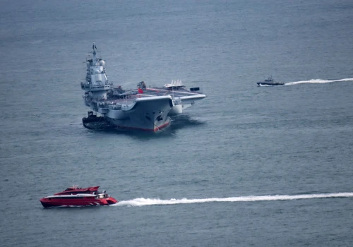 Grupa uderzeniowa chińskiego lotniskowca Liaoning rozpoczęła manewry na Zachodnim Pacyfiku