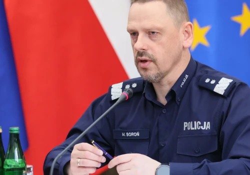Drogie zegarki komendanta. Zgłosił prezenty od nieznanych osób