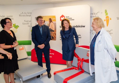 Uniwersytecki Szpital Dziecięcy otrzymał 55 łóżek dla rodziców