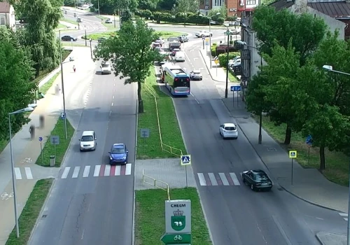 Policyjny dron nad Chełmem. Kierujący i piesi pod obserwacją