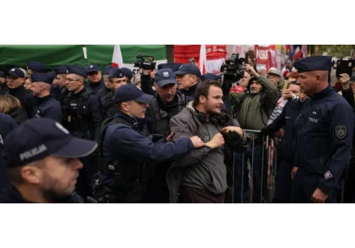 Berek już w Trybunale. Pod Trybunałem protesty