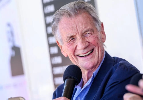 Michael Palin w szpitalu po wypadku w łazience. 