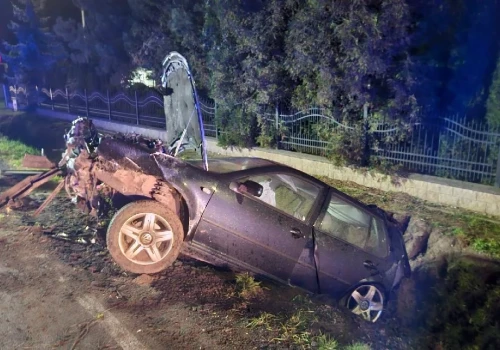 Poważny wypadek na DW266 pod Koninem. Sześć osób w samochodach, dwie trafiły do szpitala w ciężkim stanie