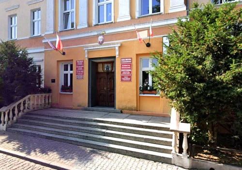 Gorący spór w Mieszkowicach. Polityka, trauma trzecioklasistów i skarga rodziców w rękach burmistrza