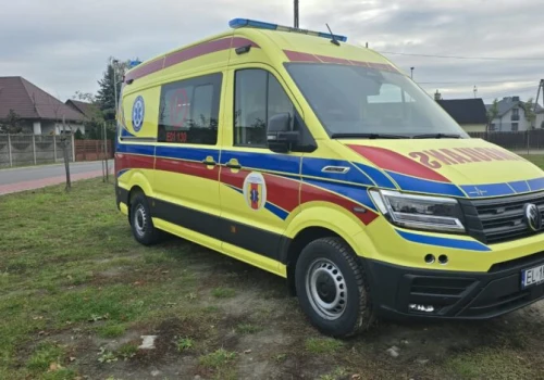 Nowy ambulans rusza do akcji. Ratownicy z Wolborza dostali nowoczesną karetkę