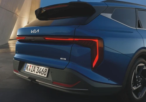 Hybrydowa Kia za 124 990 zł. Toyota i Skoda nie będą miały lekko