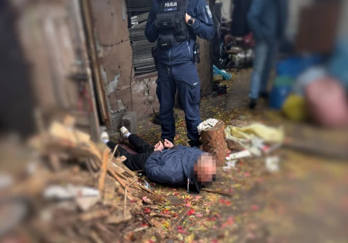 Celował z wiatrówki w kobietę i groził jej na ulicy. 32-latek z Otwocka zatrzymany przez kryminalnych