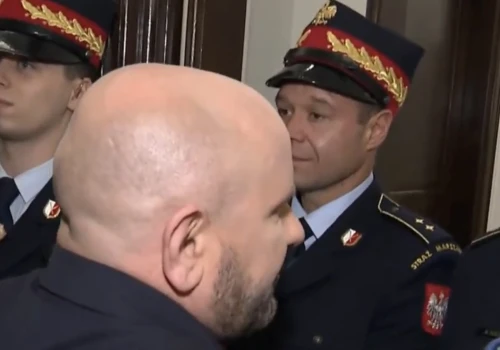 Kabaret! Gosek pouczał Straż Marszałkowską, w końcu zaczął grozić. „Wczoraj sto dwadzieścia wziąłem”