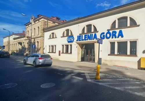Dramat na dworcu PKP w Jeleniej Górze. Nie żyje mieszkaniec Wrocławia
