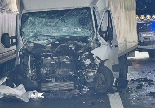 Autostrada A2. Wypadek między Koninem a Kołem. Kierowcy muszą uważać