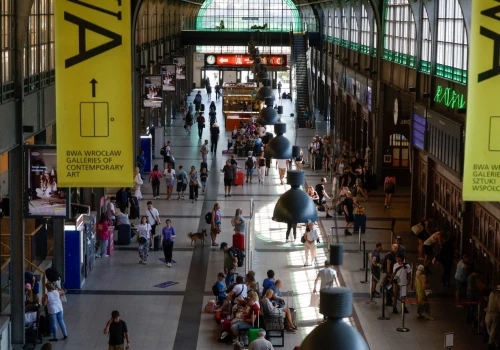 Nawet miesiąc na zwiedzanie Europy i bilety za darmo. Unia ma prezent dla Polaków