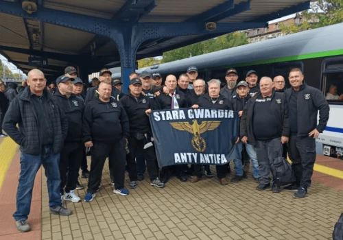 Orzeł jak z III Rzeszy na kibicowskiej fladze. „Stara Gwardia” z Zabrza przekroczyła granicę dobrego smaku?
