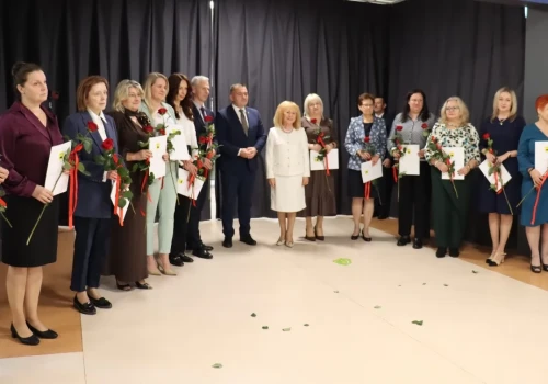 Burmistrz nagrodził dyrektorów i nauczycieli