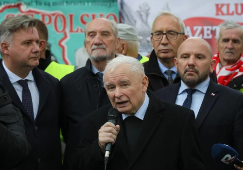 Kaczyński: Wielu Polaków popełniło wielki błąd. Prezes grzmi o "barbarzyńskiej dzicz…