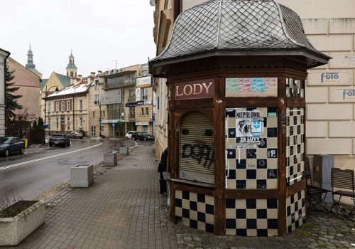 Kawiarnia w zabytku, trafika jak z dawnych lat i odnowione kapliczki. Prawie 29 mln zł na renowację zabytków!
