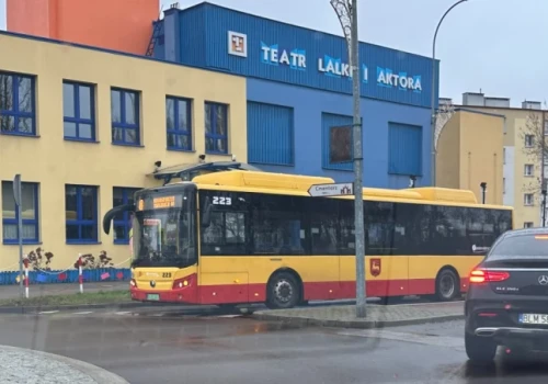Za dużo chętnych na darmową komunikację? Licealista z Łomży apeluje o nowe linie i buspasy