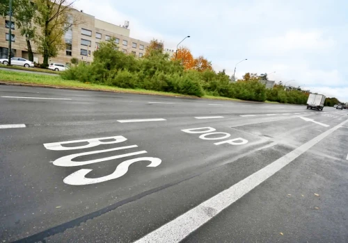Buspas z Łomianek do Warszawy utknął przez 300 metrów. Nikt nie chce ich zbudować