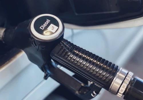 W czwartek benzyna będzie tańsza, diesel droższy. Nowe ceny maksymalne