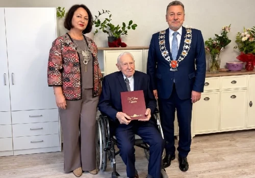 Sto lat życia, niezwykła historia i rodzina u boku. Pan Władysław Kurzawa z Konina świętował setne urodziny
