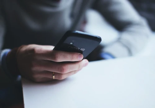 Polska wdroży nowoczesny system Cell Broadcast. Rewolucja w ostrzeganiu ludności cywilnej