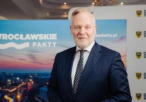 Dawid Jackiewicz ostro: musimy odciąć polityków od tego, co lubią najbardziej