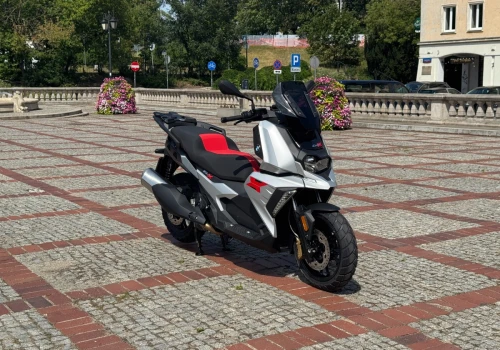 Skuter BMW C 400 X: przygoda na małych kołach