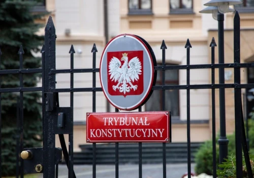 Zatrzymania policji po burdach przed Trybunałem. Bąkiewicz też może się doigrać