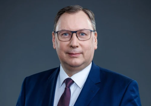 Nowy prezes Niewiadów Polska Grupa Militarna. Wcześniej kierował PGZ i pracował w KGHM