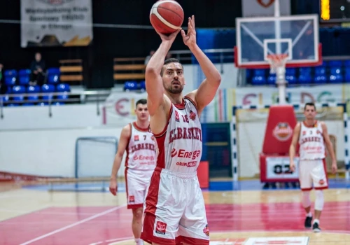 Elbasket pokonany z dystansu