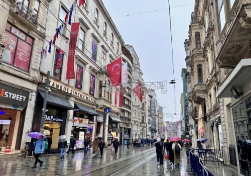 Stambuł pod wodą. Ulewny deszcz sparaliżował ruch w mieście
