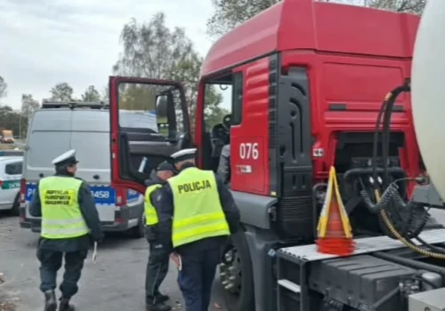 Kontrole ciężarówek w Jaworznie. Sprawdzali czas pracy kierowców i przewożone ładunki