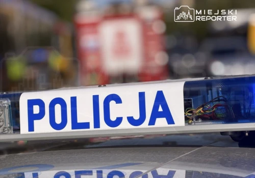 Wjechał pod prąd przy S7. Inny kierowca zablokował mu drogę