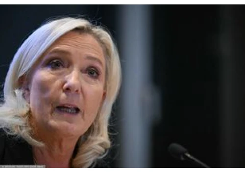 Marine Le Pen wyznacza kierunek zmian we Francji. 