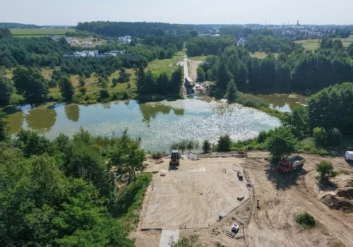 Pływające wyspy i napowietrzanie wody. Tak zmienił się zbiornik Karolewo