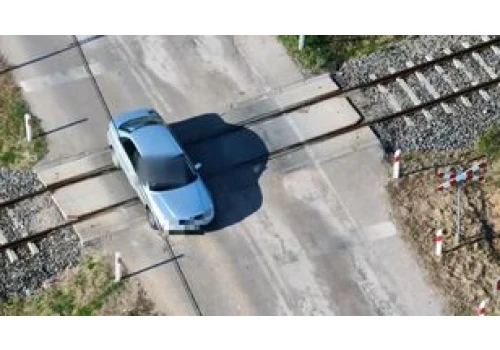 Policyjny dron namierzył kierowców przy torach. Posypały się kary