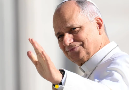 Dobre wieści z kliniki Gemelli. Po operacji papież Leon XIV już chodzi po szpitalnej sali