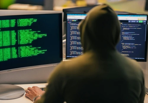 Chińskojęzyczne zaplecze oszustw na całym świecie. Microsoft i japońska policja ujawniają skalę procederu