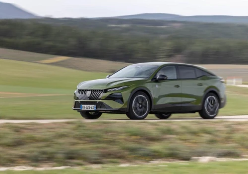 Peugeot 408 remisuje z Renault Clio. Ranking rejestracji samochodów Francuskie.pl 1-9 października 2026 r.