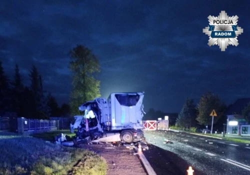 Tragiczny poranek na DK9. Zderzyły się dwie ciężarówki, kierowca nie żyje