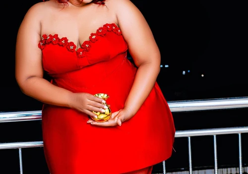 Sukienka na wesele plus size. Te fasony wysmuklają sylwetkę i są niesłychanie modne