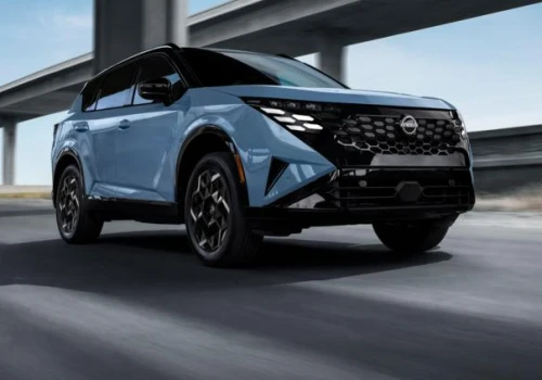 Ten Nissan spala benzynę, ale koła napędza prąd. Dostał ważne wyróżnienie