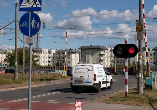 Jeszcze tylko podpis prezydenta i zaczną zabierać prawa jazdy za wjazd na przejazd na czerwonym