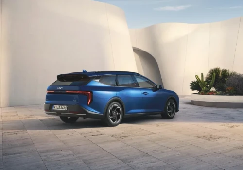 Kia K4 Hybrid ma polskie ceny. Hybryda 154 KM od 124 990 zł