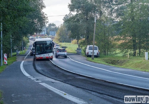 Nowy asfalt na ulicy Cieszyńskiej. Kierowcy muszą przygotować się na ruch wahadłowy