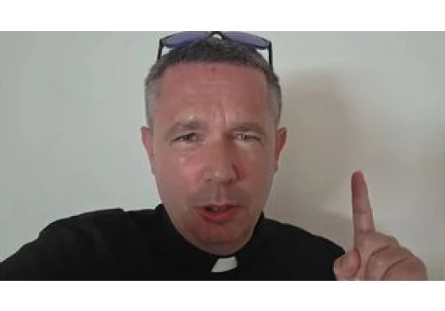 Ks. Daniel Wachowiak ma limity odprawianych mszy. Musi odmawiać wiernym. "Tak to wygląda w życiu"