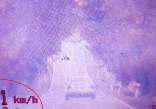 Pędził 154 km/h. Policjanci spojrzeli na opony i dołożyli mu 3000 zł mandatu