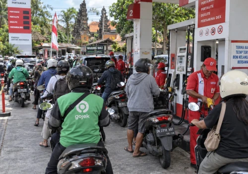 Kryzys paliwowy na Bali. Litr benzyny za 33 zł. Kierowcy czekają godzinami.