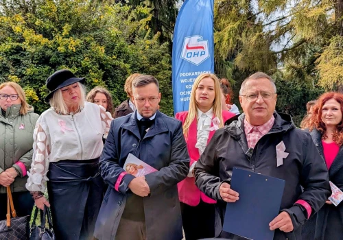 Różowy Październik. OHP w Rzeszowie przypomina o badaniach profilaktycznych raka piersi