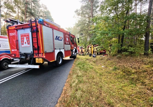 Tragedia na łuku drogi! Zderzyły się trzy samochody, 66-letni kierowca nie żyje