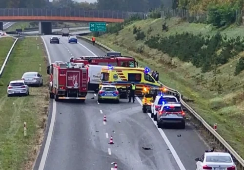 Groźny wypadek na drodze S3 pod Legnicą. Jedna osoba ciężko ranna